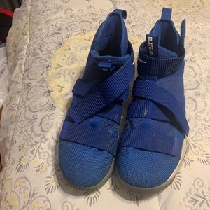 Size 12 men labron shoes